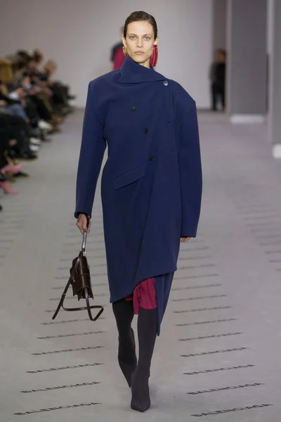 Look 10